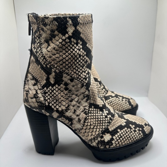 NEW Vince Camuto Erettie Black White Snake Print High Block Heel Booties 7.5M - Picture 4 of 13